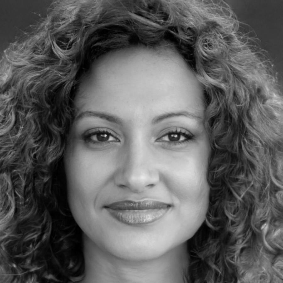 Sarah Kemper, Budget-Analystin